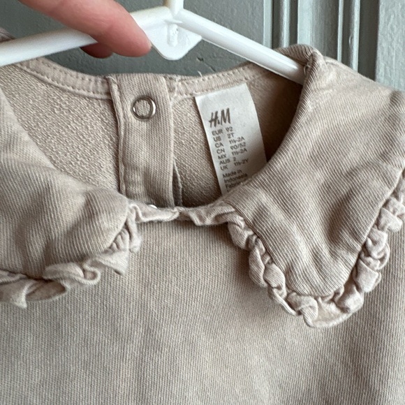 2T Beige H&M Ruffle Collar Basic Pullover - Picture 2 of 3